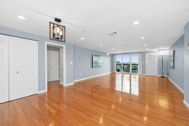 8 Ninth 707, Medford, MA 02155