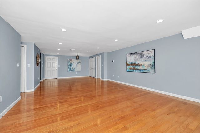 8 Ninth 707, Medford, MA 02155