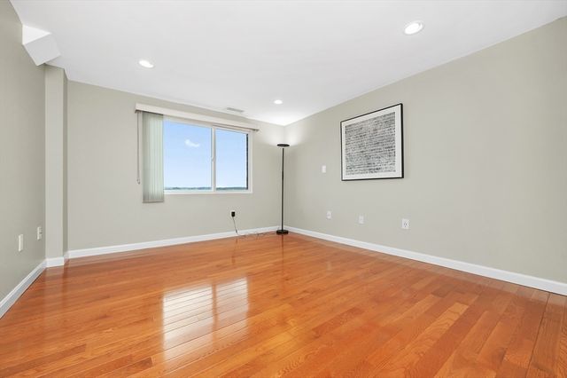 8 Ninth 707, Medford, MA 02155