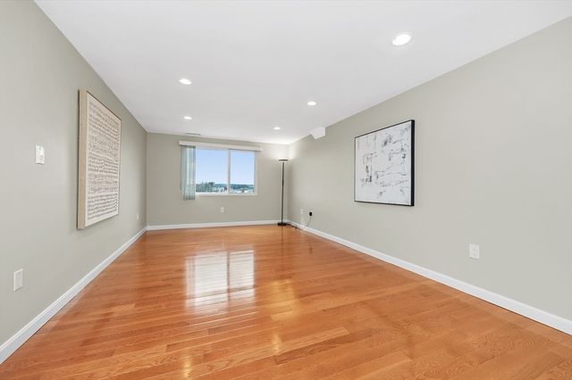 8 Ninth 707, Medford, MA 02155