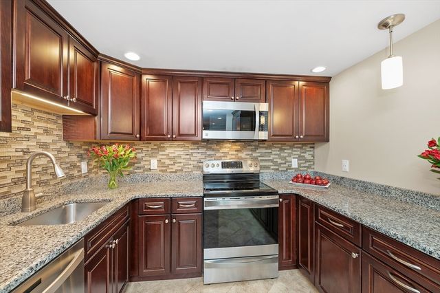 8 Ninth 707, Medford, MA 02155