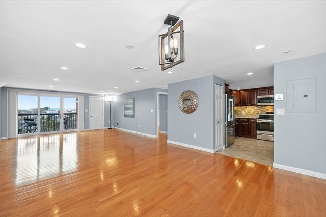 8 Ninth 707, Medford, MA 02155