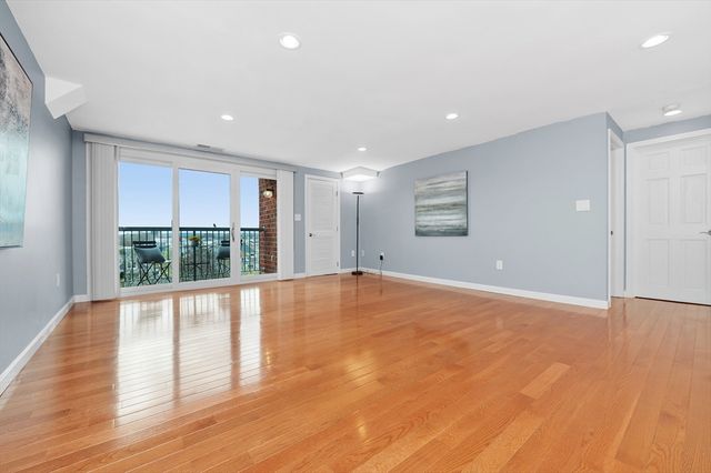 8 Ninth 707, Medford, MA 02155