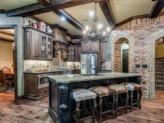 6702 Stone Hill Drive, Edmond, OK 73034