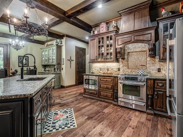 6702 Stone Hill Drive, Edmond, OK 73034