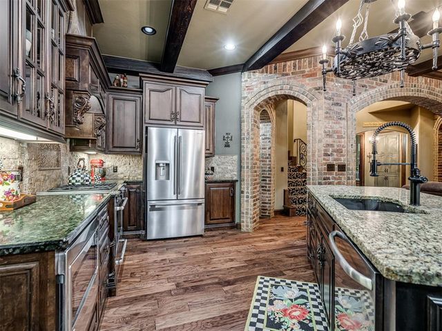 6702 Stone Hill Drive, Edmond, OK 73034
