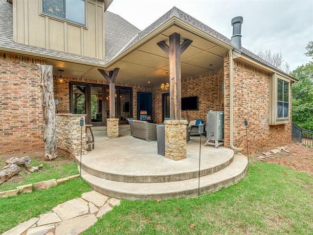 6702 Stone Hill Drive, Edmond, OK 73034