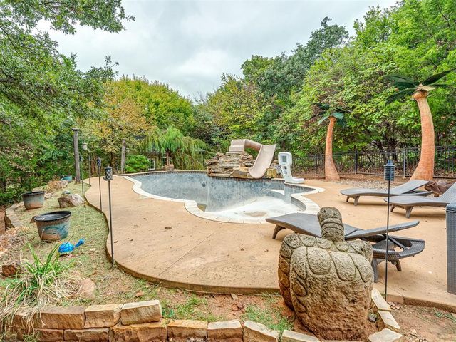 6702 Stone Hill Drive, Edmond, OK 73034