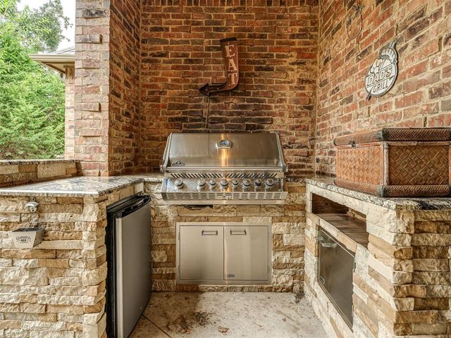 6702 Stone Hill Drive, Edmond, OK 73034