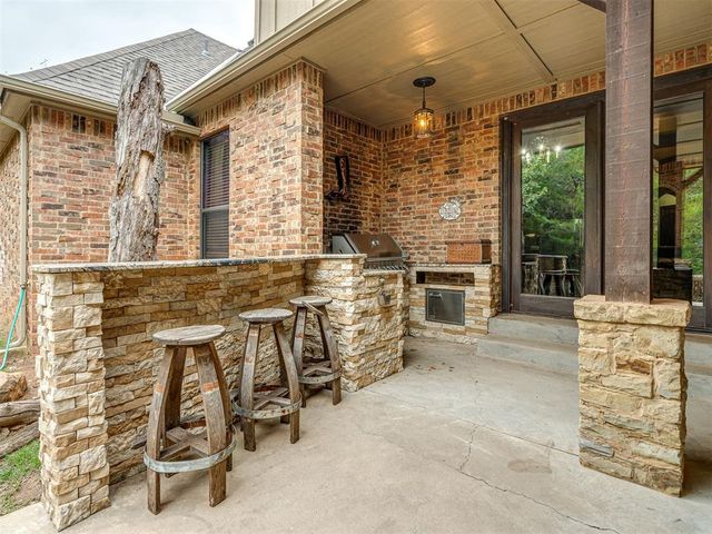 6702 Stone Hill Drive, Edmond, OK 73034
