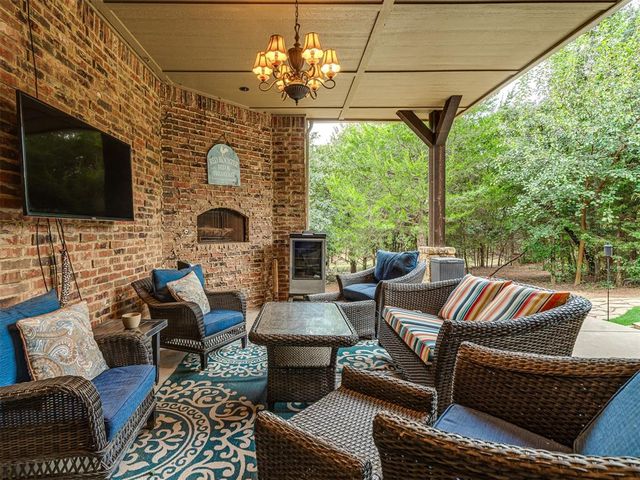 6702 Stone Hill Drive, Edmond, OK 73034