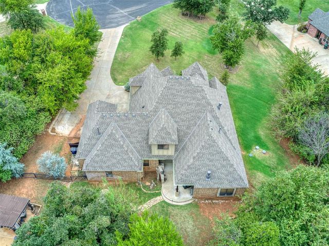 6702 Stone Hill Drive, Edmond, OK 73034