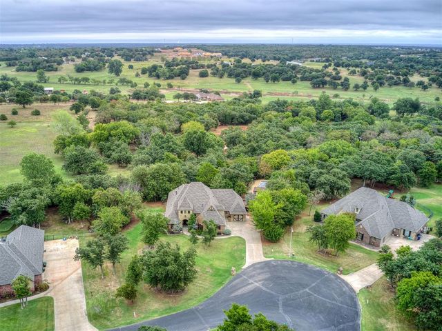 6702 Stone Hill Drive, Edmond, OK 73034