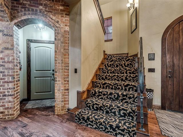 6702 Stone Hill Drive, Edmond, OK 73034