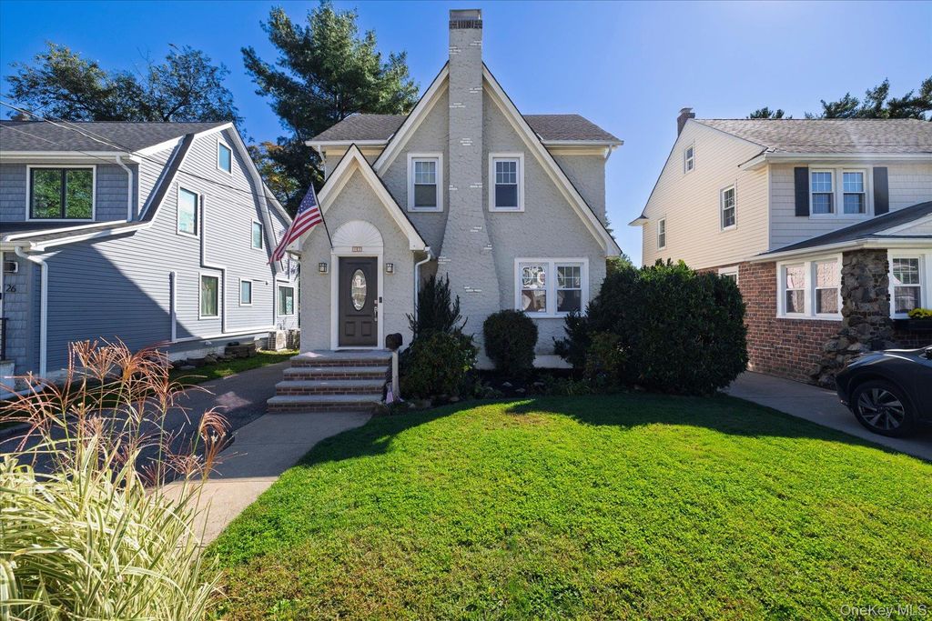 22 Stuart Avenue, Malverne, NY 11565 — exterior