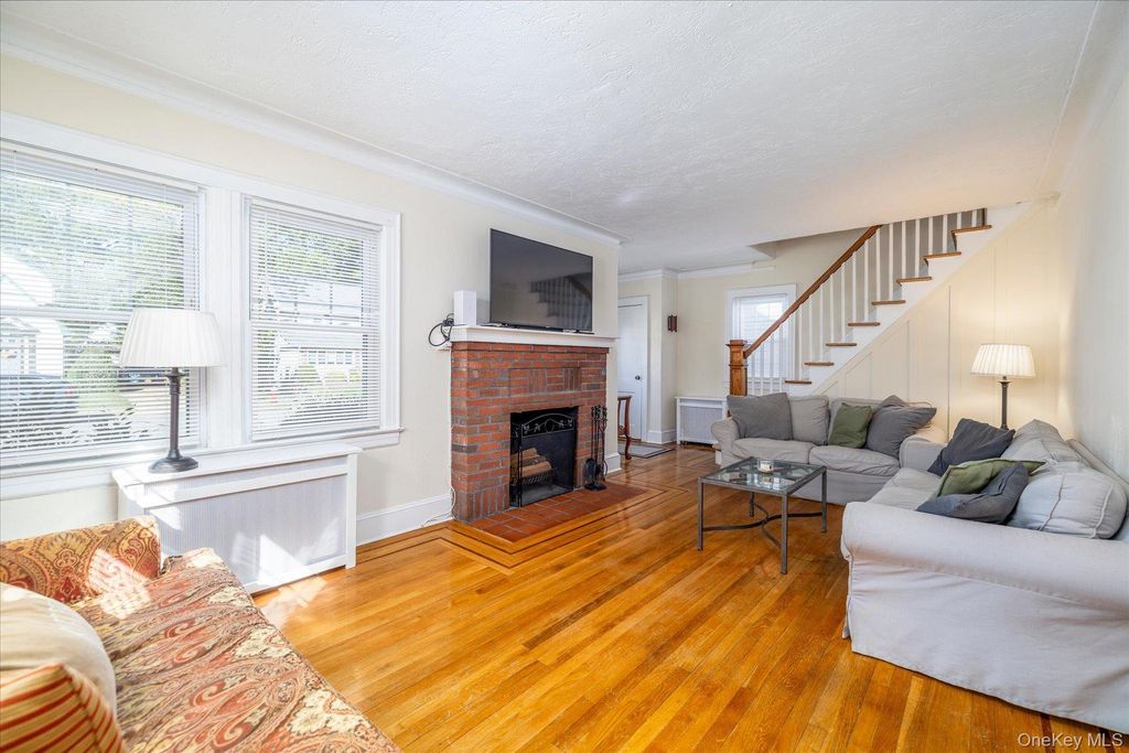 22 Stuart Avenue, Malverne, NY 11565 — photo 3