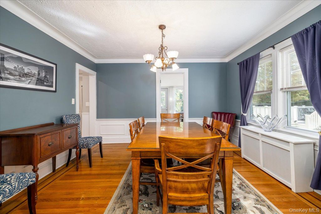 22 Stuart Avenue, Malverne, NY 11565 — photo 4
