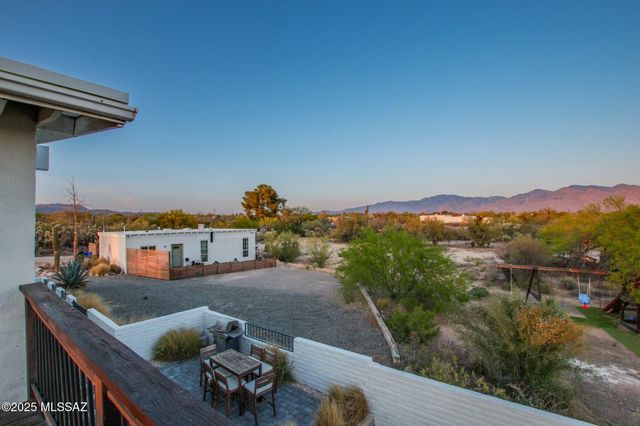 10500 N Oldfather Drive, Tucson, AZ 85742