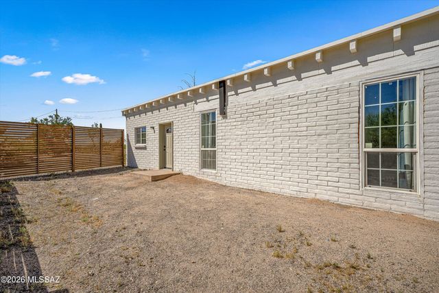 10500 N Oldfather Drive, Tucson, AZ 85742