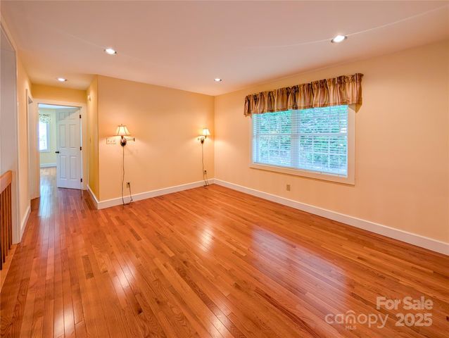 355 Rosewood Lane, Burnsville, NC 28714