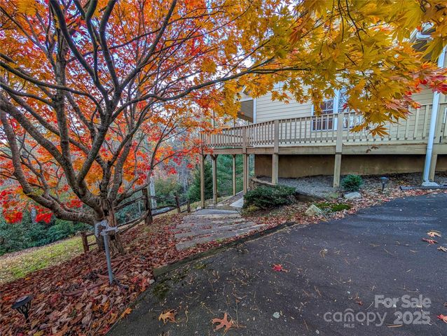 355 Rosewood Lane, Burnsville, NC 28714