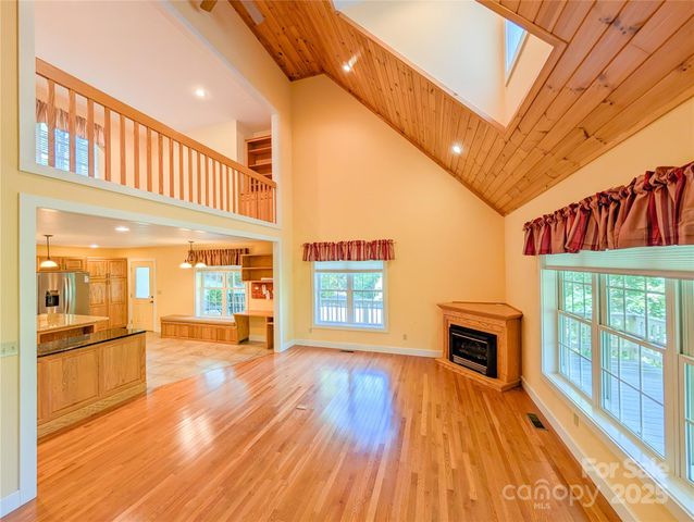 355 Rosewood Lane, Burnsville, NC 28714
