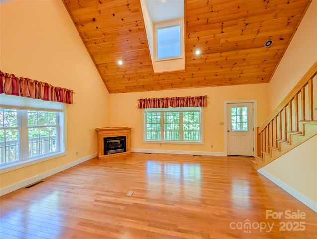 355 Rosewood Lane, Burnsville, NC 28714