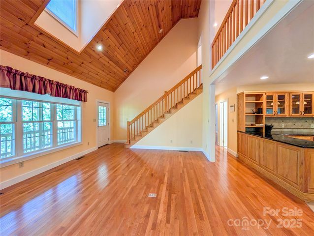 355 Rosewood Lane, Burnsville, NC 28714