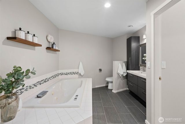4456 Pinto Court NE, Bainbridge Island, WA 98110