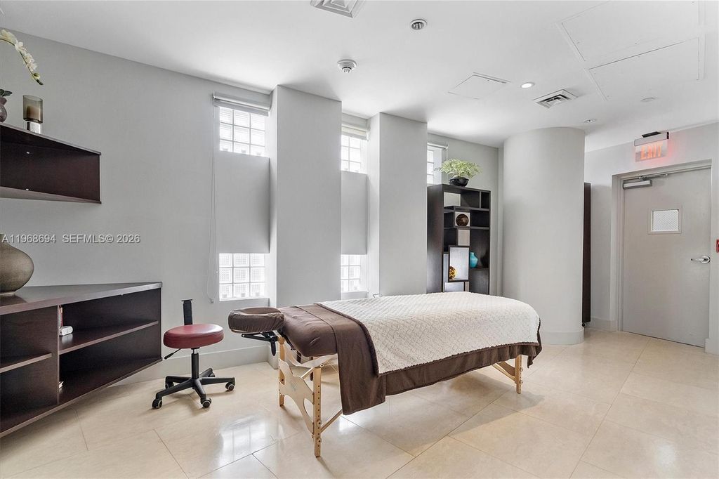 Image 16 of property listing at 3535 S Ocean Dr 406, Hollywood, FL 33019