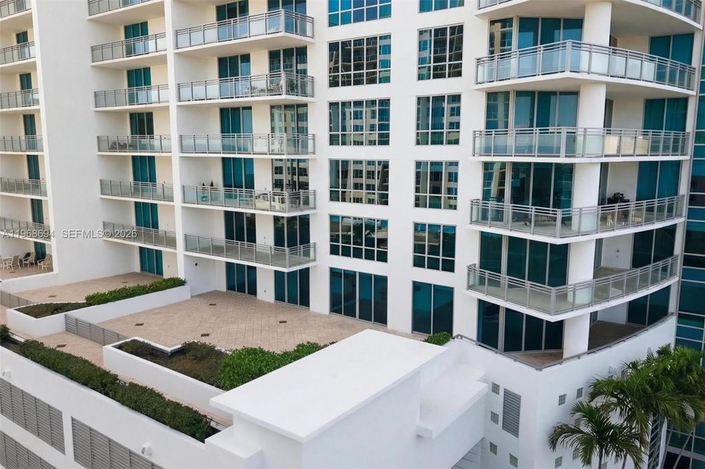 Image 20 of property listing at 3535 S Ocean Dr 406, Hollywood, FL 33019