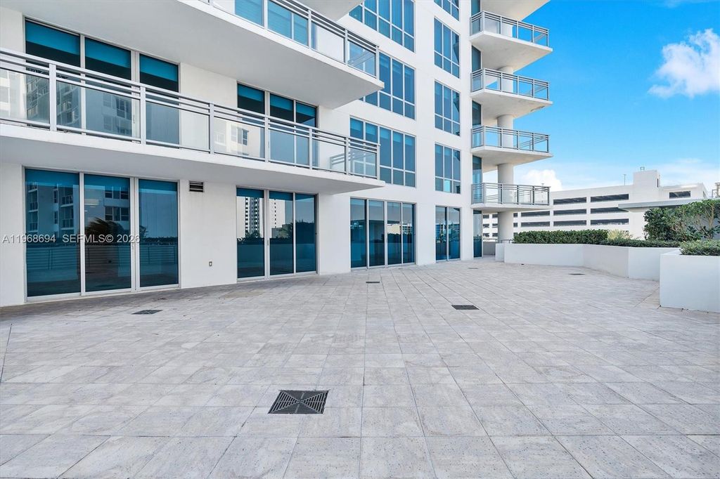 Image 7 of property listing at 3535 S Ocean Dr 406, Hollywood, FL 33019