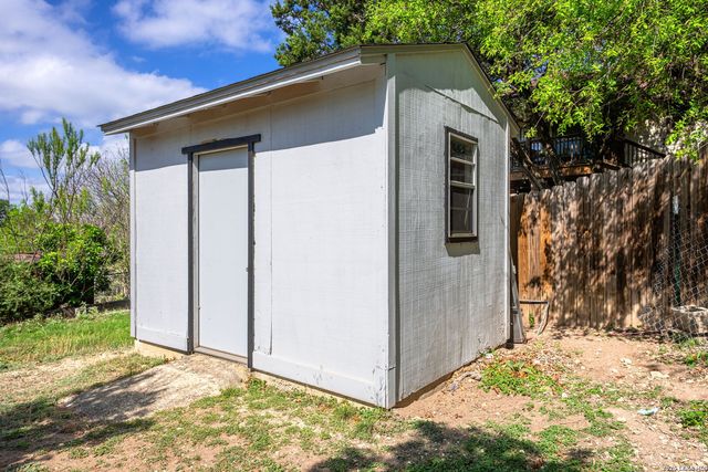 1310 CAROL ANN DR, Kerrville, TX 78028