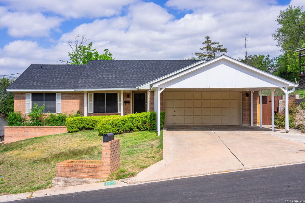 1310 CAROL ANN DR, Kerrville, TX 78028