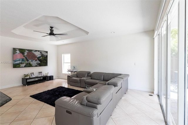10873 NW 71st St, Doral, FL 33178