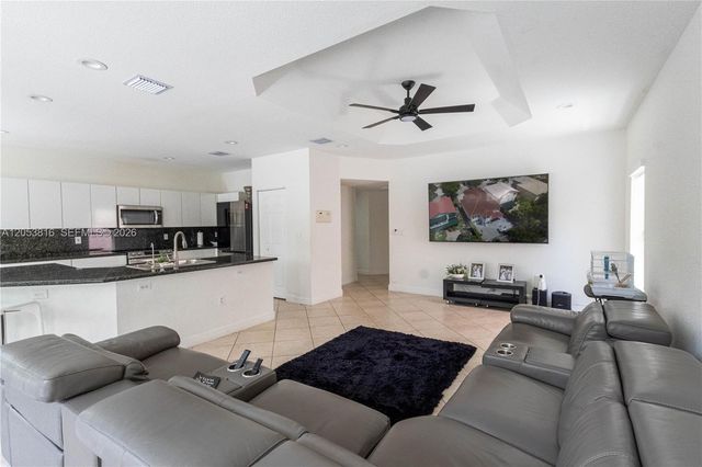10873 NW 71st St, Doral, FL 33178