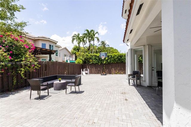 10873 NW 71st St, Doral, FL 33178