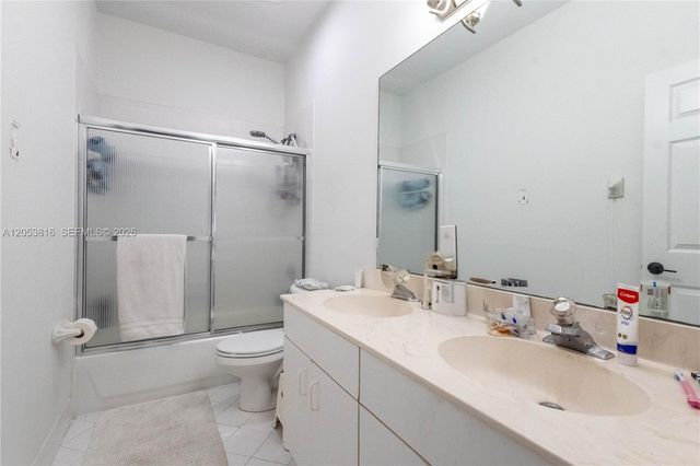 10873 NW 71st St, Doral, FL 33178