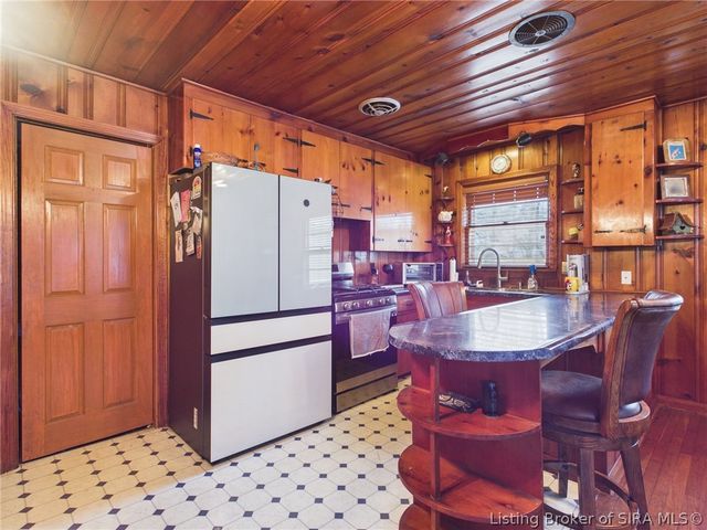 1738 Lynnwood Drive, New Albany, IN 47150