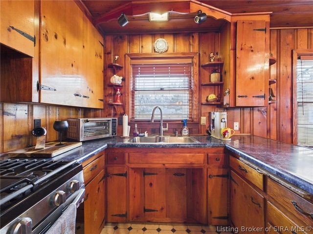 1738 Lynnwood Drive, New Albany, IN 47150