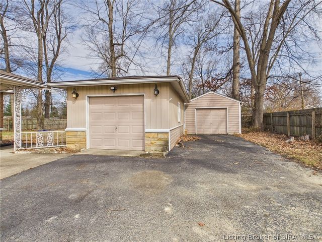 1738 Lynnwood Drive, New Albany, IN 47150