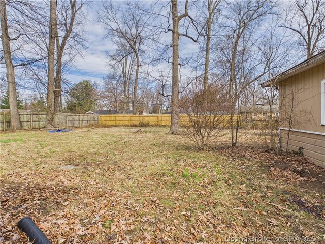 1738 Lynnwood Drive, New Albany, IN 47150