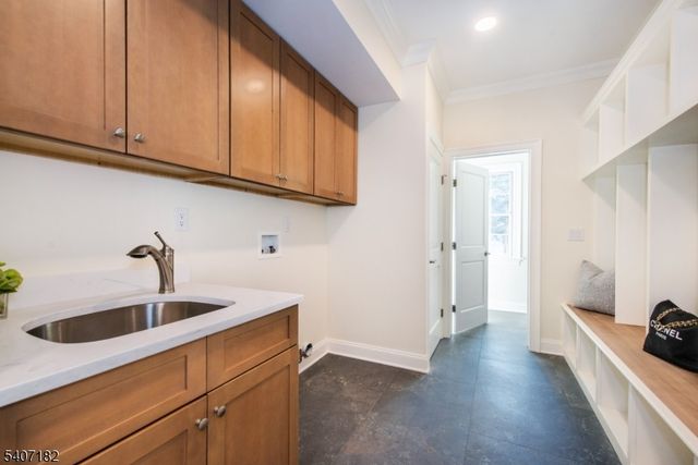 19 West Dr, Fairfield Twp., NJ 07004