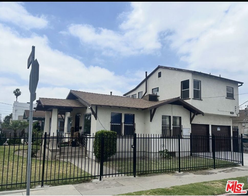 6901 Menlo Avenue, Los Angeles, CA 90044