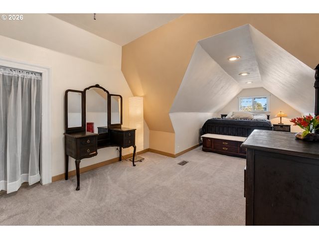 9027 N CHARLESTON Ave, Portland, OR 97203