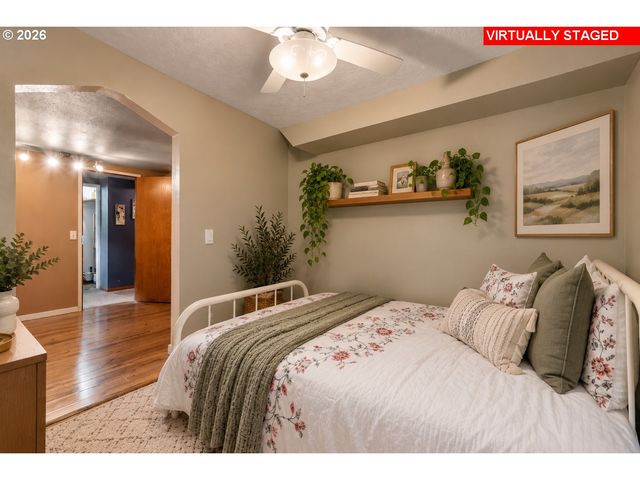 9027 N CHARLESTON Ave, Portland, OR 97203