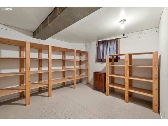 9027 N CHARLESTON Ave, Portland, OR 97203