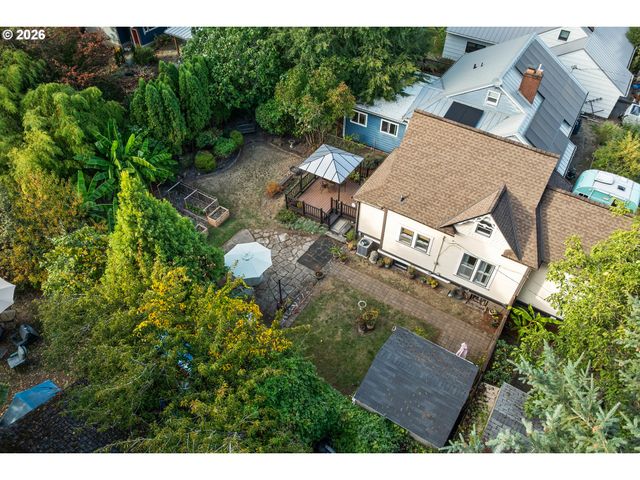 9027 N CHARLESTON Ave, Portland, OR 97203