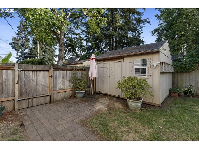 9027 N CHARLESTON Ave, Portland, OR 97203