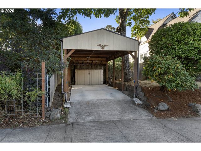9027 N CHARLESTON Ave, Portland, OR 97203